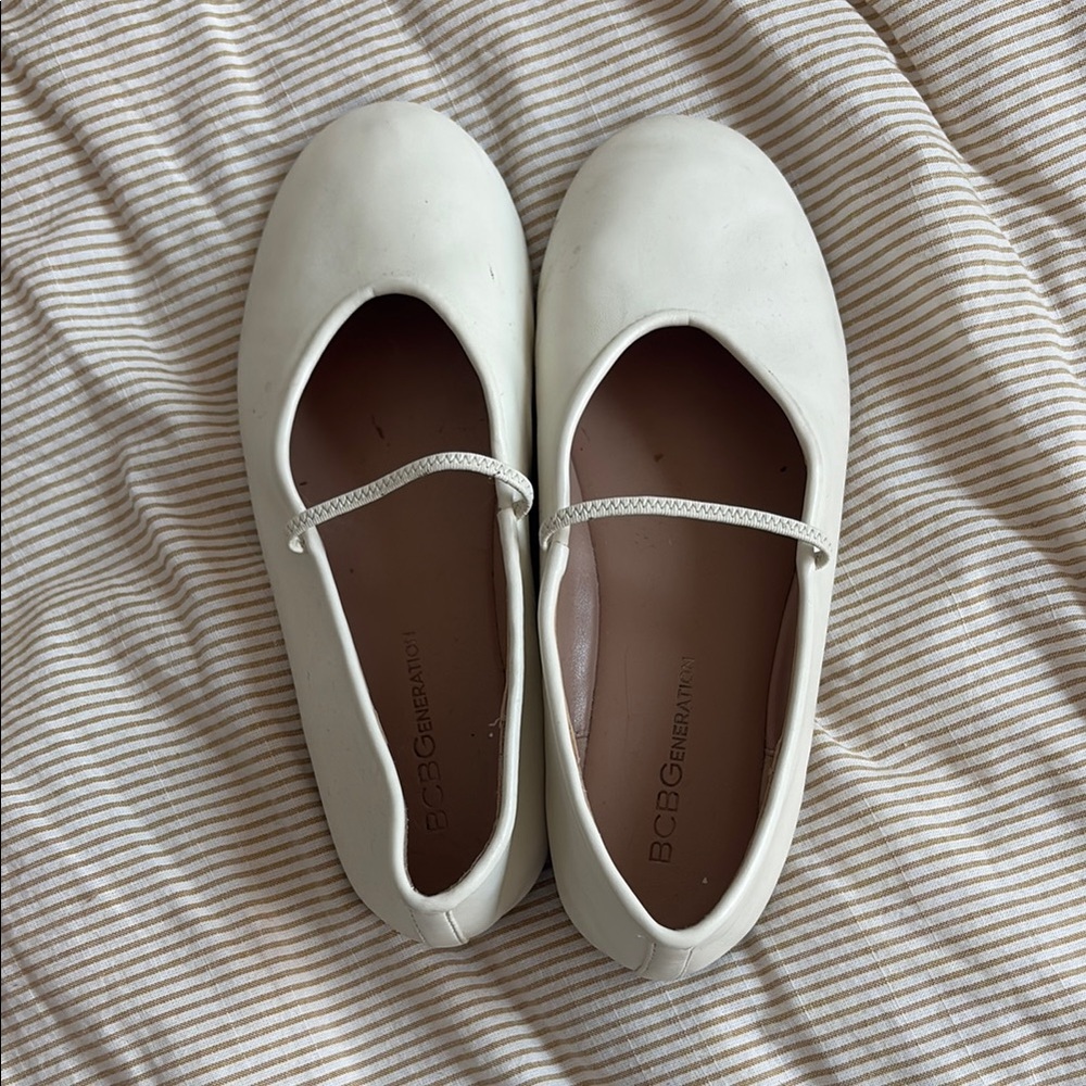 BCBG women white flats